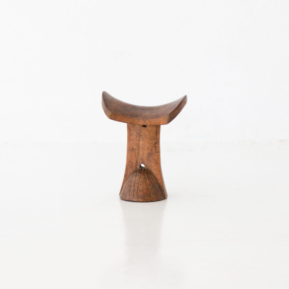 Curved Dinka Headrest